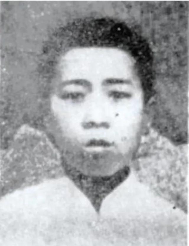 1944年，汉奸王铭发现日军即将进村，就带人在村口敲锣打鼓，欢迎日军进村，谁知日