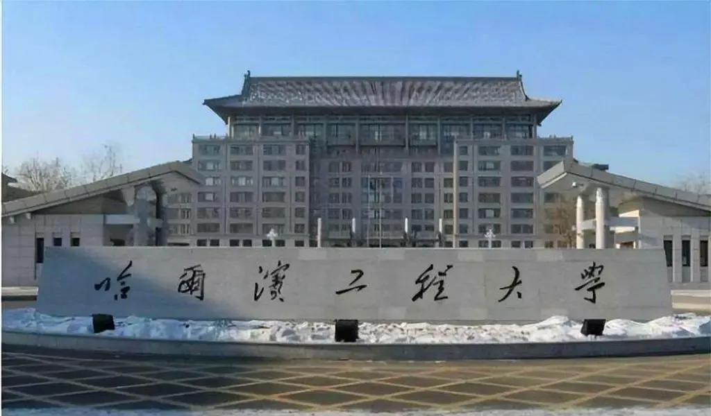 1960年，左权的女儿左太北报考哈军工，政审却没过关。彭德怀让左太北去找陈赓，陈
