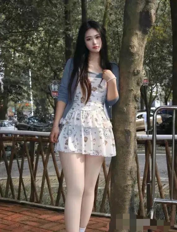 荒唐，江西一女主播，答应榜一大哥可以出来见面，男子快乐的给女主播刷了一万多礼物，