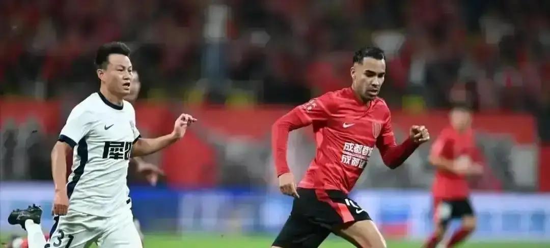 再不做内部挖潜，你会损失一个冠军。山东泰山把段刘愚、德尔加多从板凳拉到首发