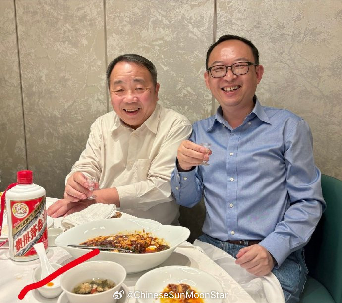这厮，说好的抵制中国产品呢？怎么喝上茅台了？汉奸石平参拜靖国神社​​​