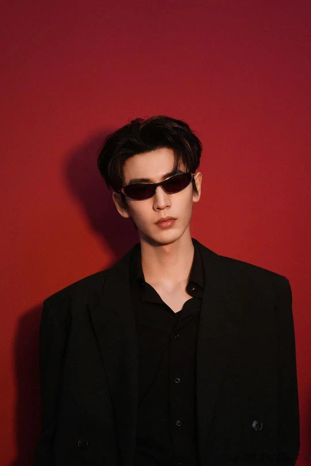 张凌赫陌森官宣3小时，淘宝和京东的礼盒xl已经1万多了，同款礼盒是今天上午9:3