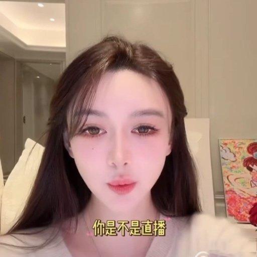 叶珂：直播里的“嘴巴呼吸”与产后复出的必然叶珂产后复出直播，一句“直播时只用
