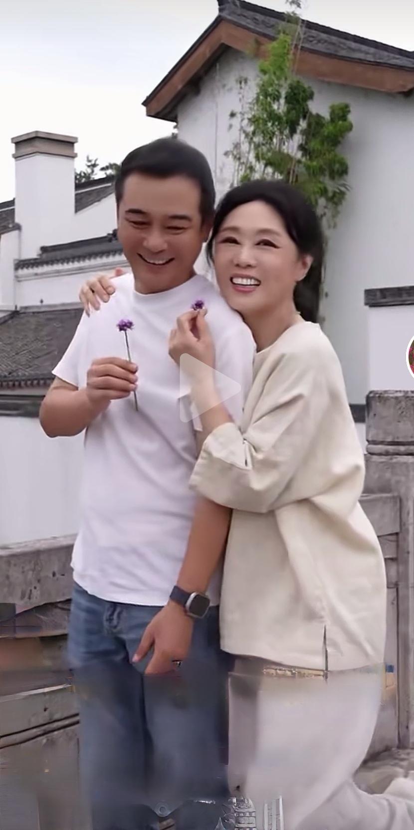吴琼比老公大十五岁，看看多甜美。只要两个人好好过，无论是男方岁数大还是女方大都能
