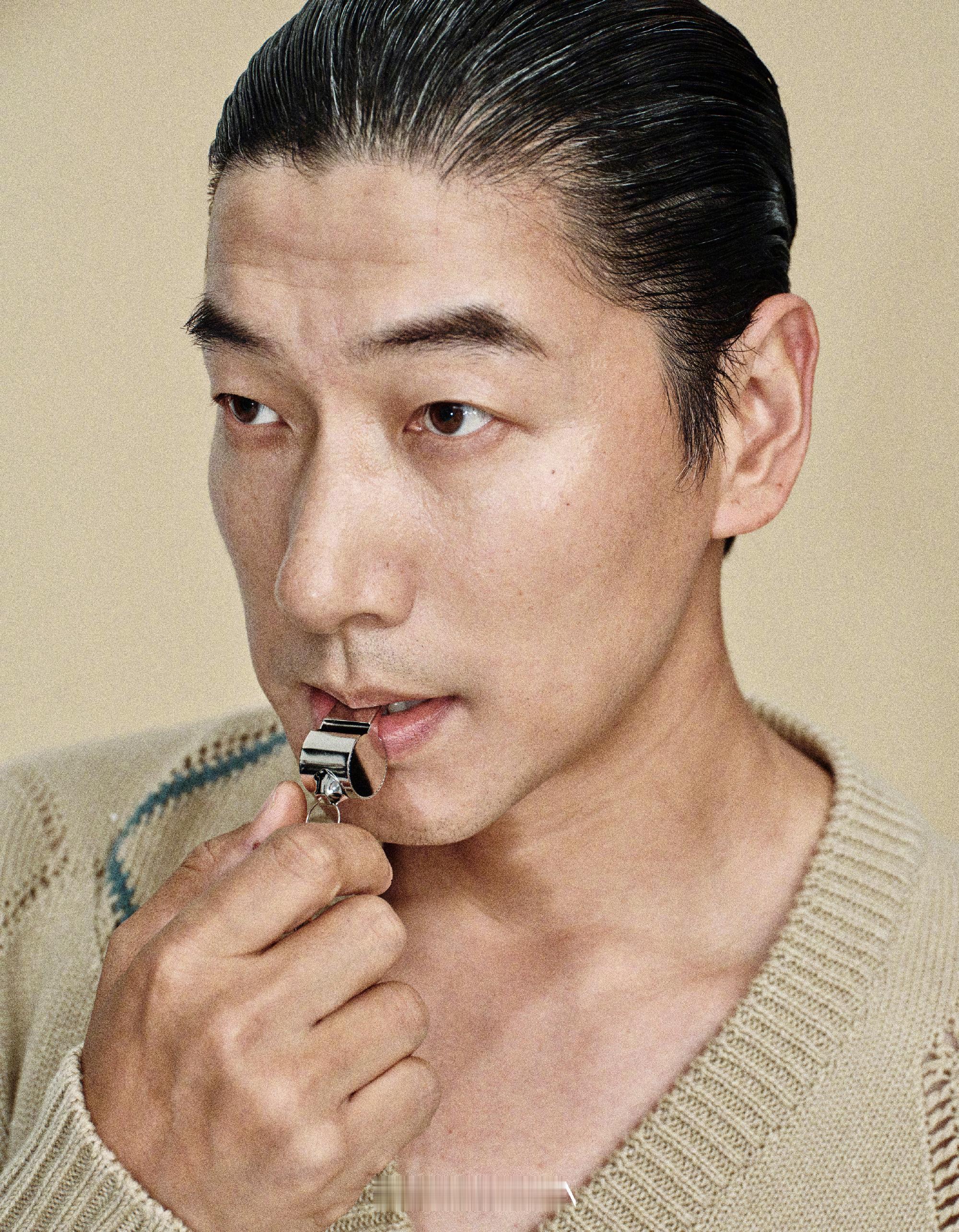 天天192了谁能想到当年软乎乎的天天，现在已经192cm，和张亮同拍杂志共用一张