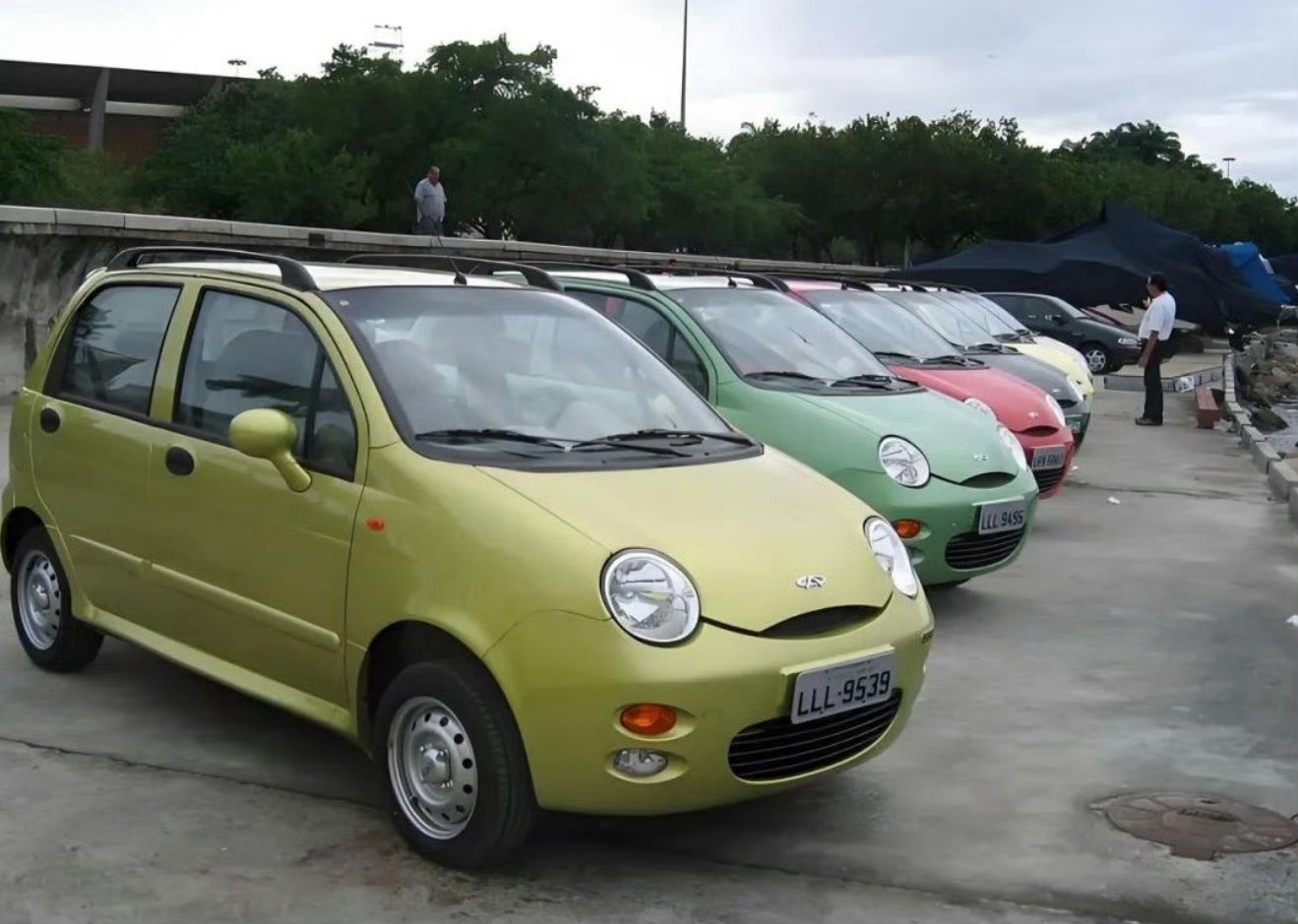 从事汽车媒体工作二十二年，试过的车，说实话，多得我自己都记不清。从入门到家门口的