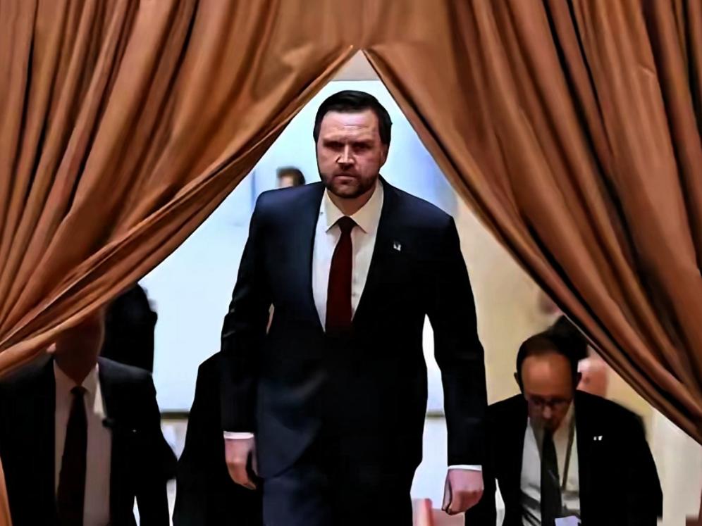 美国副总统万斯，目前到底在哪里？昨天就有消息说，已经到达伊斯兰堡，但是今早又