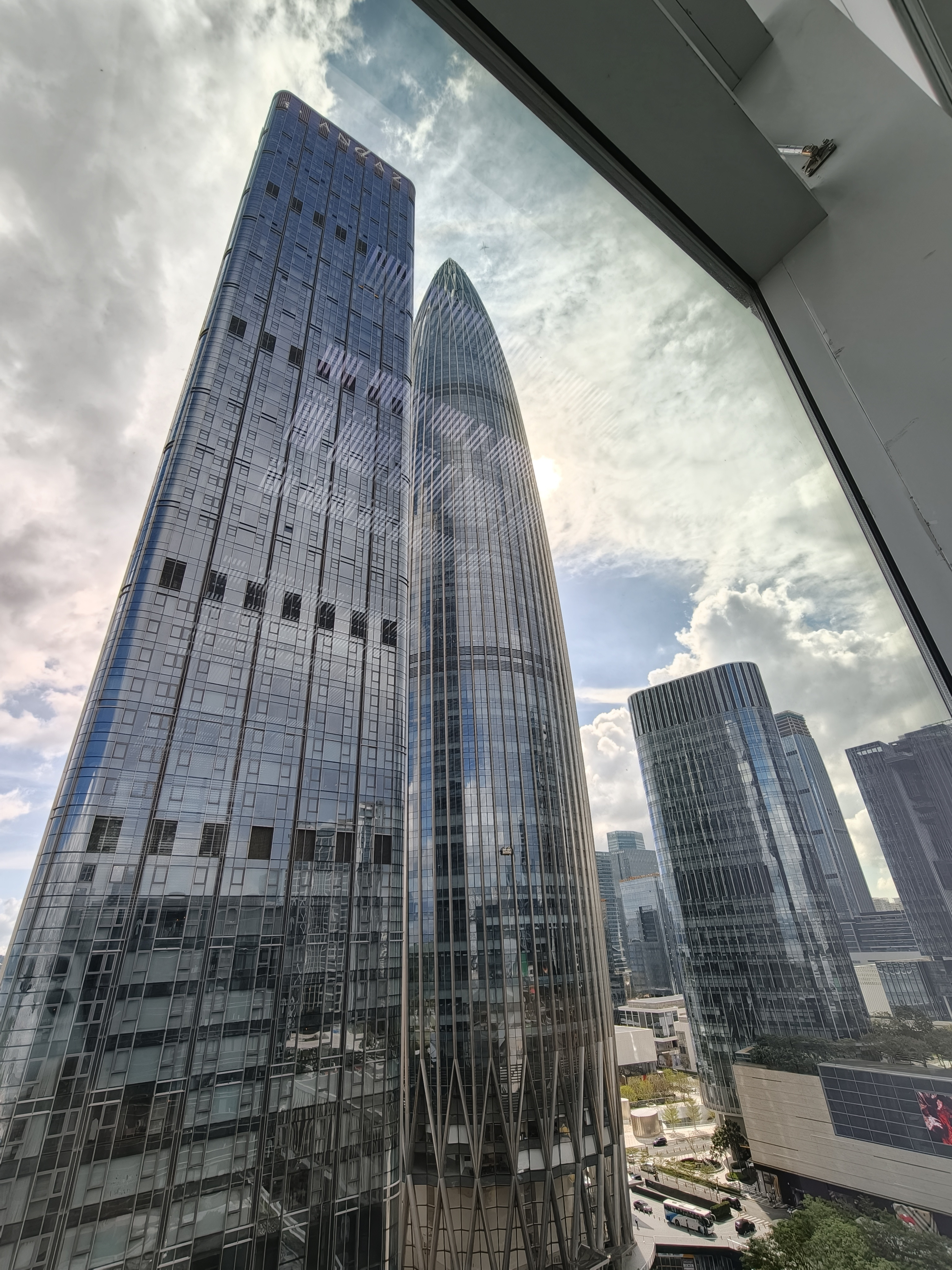 小米深圳湾总部顶楼的风景，深圳湾确实好啊[笑着哭]​​​