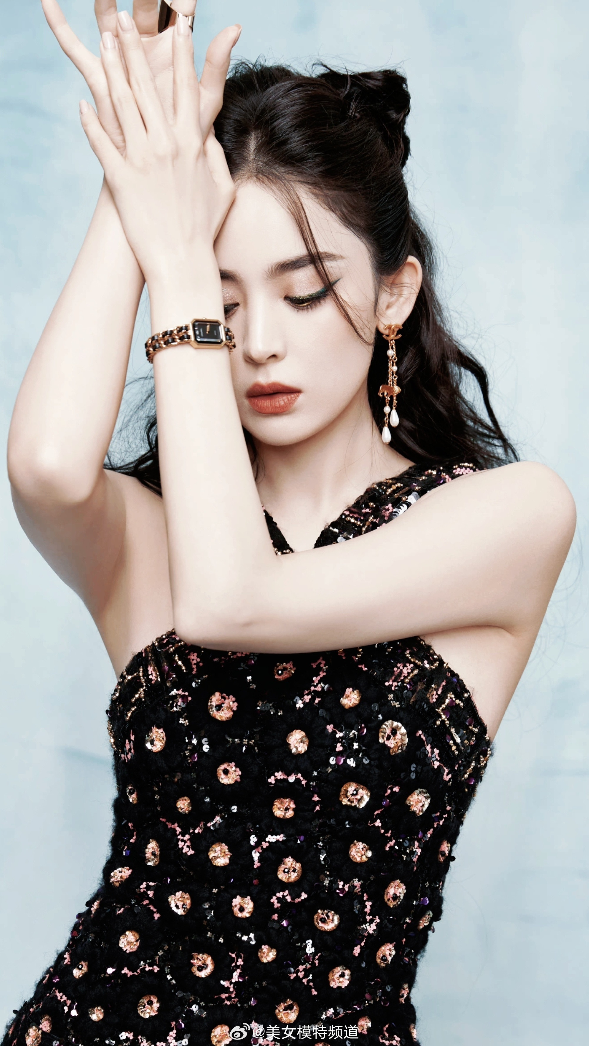 古力娜扎的一组优雅写真图集