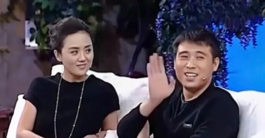 李乃文说:我是自费生，学校给自费生的生活费每个月才130元，根本就不够吃。朱媛媛