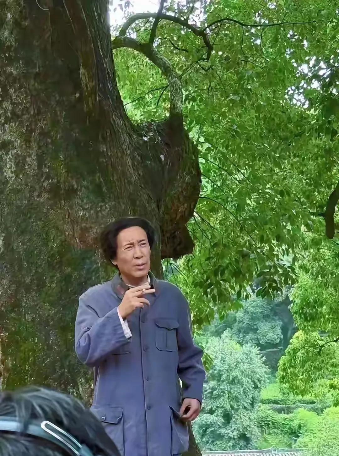 真是替于和伟捏一把汗呀！8月1日55集电视剧《伟大的长征》在北京横店举办开机座