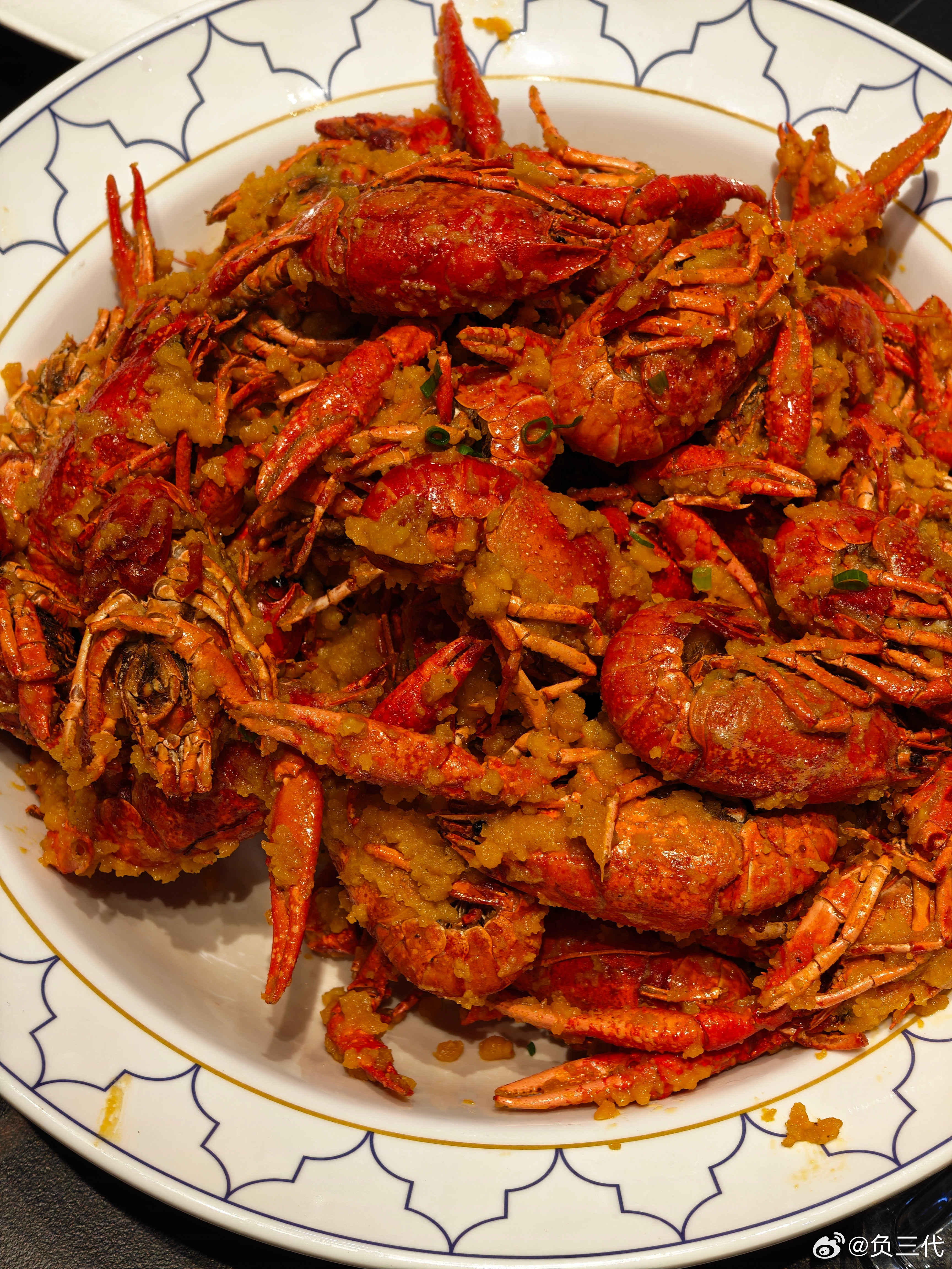 又到了吃龙虾的季节，腐乳和蛋黄夯爆了