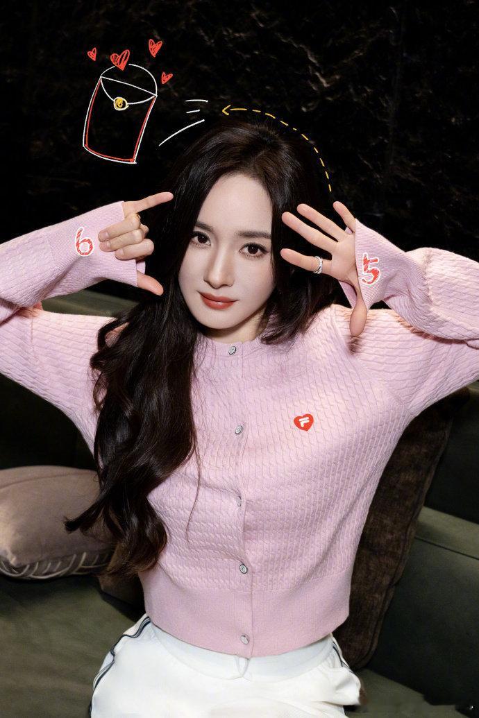 听杨幂说话有种治愈的感觉杨幂的声音真的自带亲和力，不管是荧幕上的专业表达，还是私