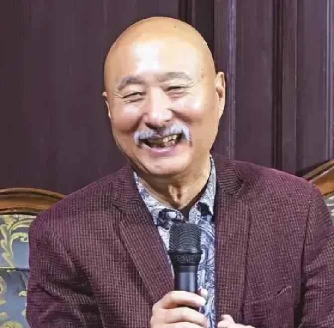 当年刘晓庆从秦城监狱里走出来的时候，北京正是零下十几度的数九寒天，冷风像刀子一样
