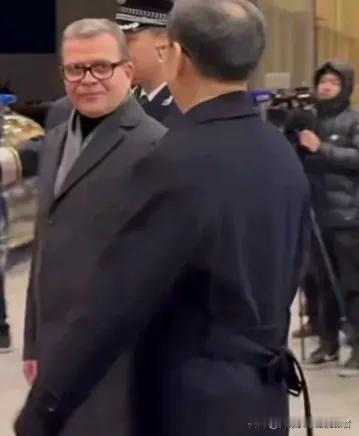 堂堂一个英国，却被芬兰抢了风头，到底为点啥？英国首相斯塔默