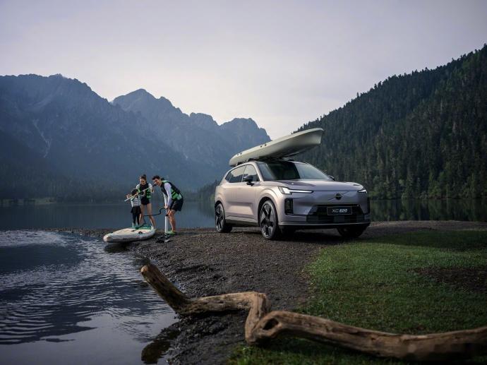 沃尔沃XC70上市售价26.99万起刚刷到沃尔沃XC70的上市价，26.9