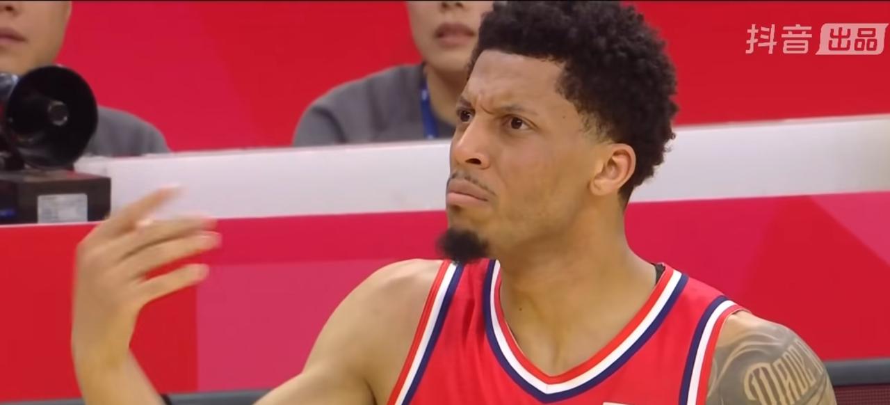 3月5日晚的这场CBA补赛太精彩了！广州队主场93：85爆冷战胜山东男篮，直接终