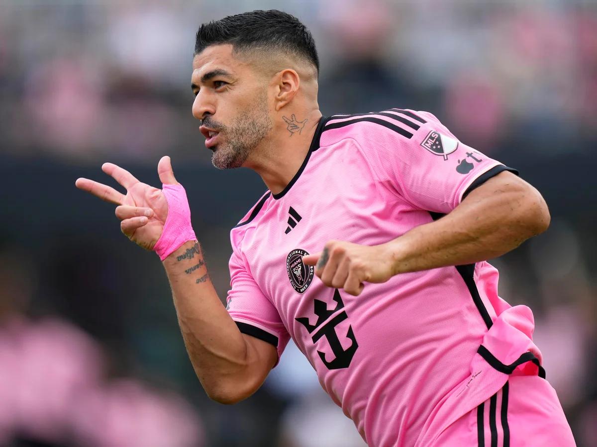 路易斯·苏亚雷斯将与迈阿密国际完成续约，新合同覆盖2026赛季。这位乌拉圭前锋将