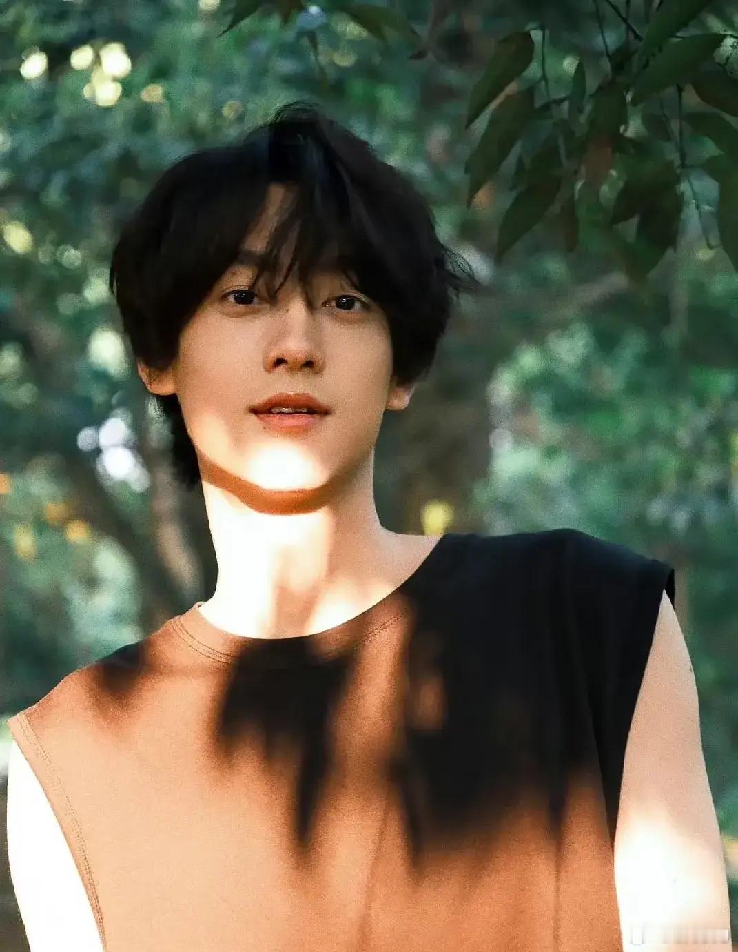 发现个很有意思的事情田栩宁传了那么多的绯闻女友然而，每个女友都是给他备注叫雷霸天