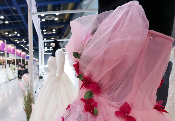 韩日跨国婚姻激增：韩流、经济力提升带动日本女性“嫁来韩国”潮据《日本经济新闻