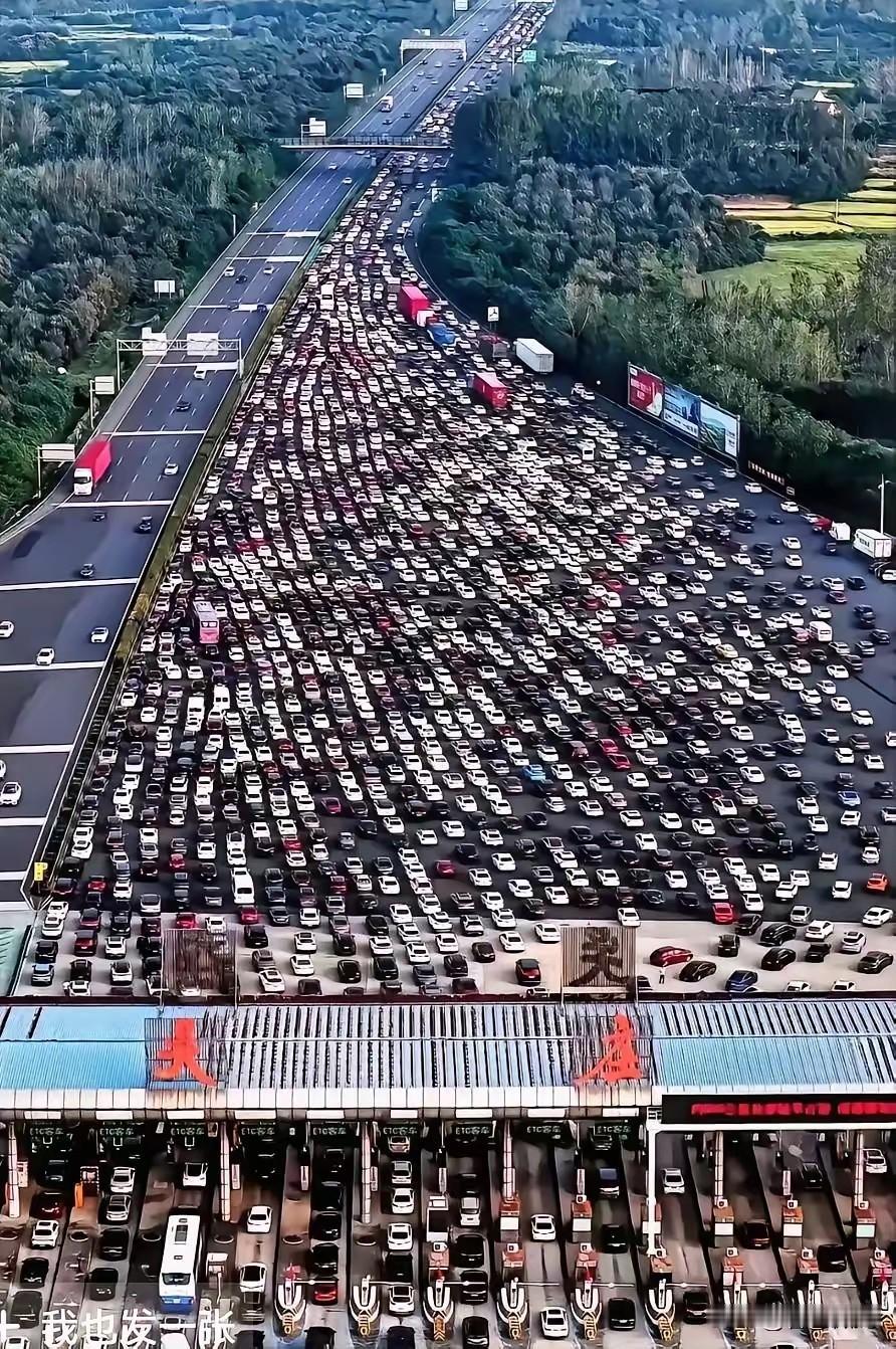 中国最大的高速公路收费站，吴庄收费站，位于安徽省滁州市全椒县境内。这个收费站没有