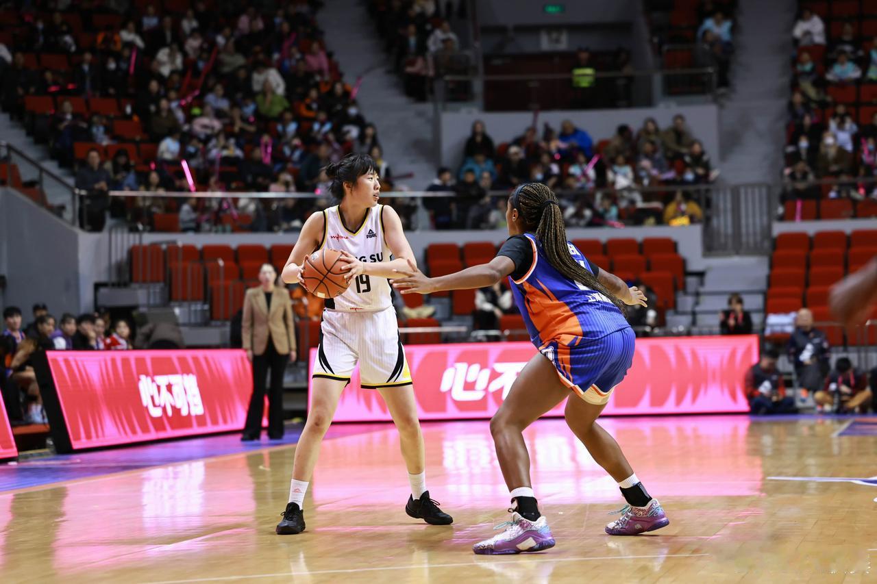 WCBA打完12轮A组球队暂时可分三档第一档，也是独一档，即东莞女篮，唯一不