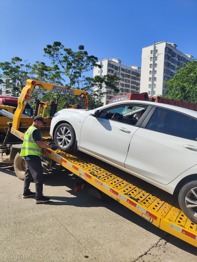 购车第二年趴窝早上上班刚开出小区，直接熄火，无法二次打着。两年18000公里