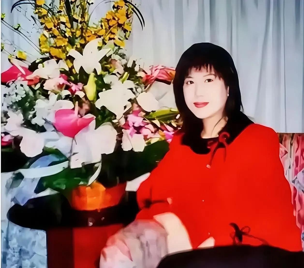 当年，是她追求的于魁智，富家千金，端庄素雅，雍容华贵，进于家门，相夫教子，孝敬公