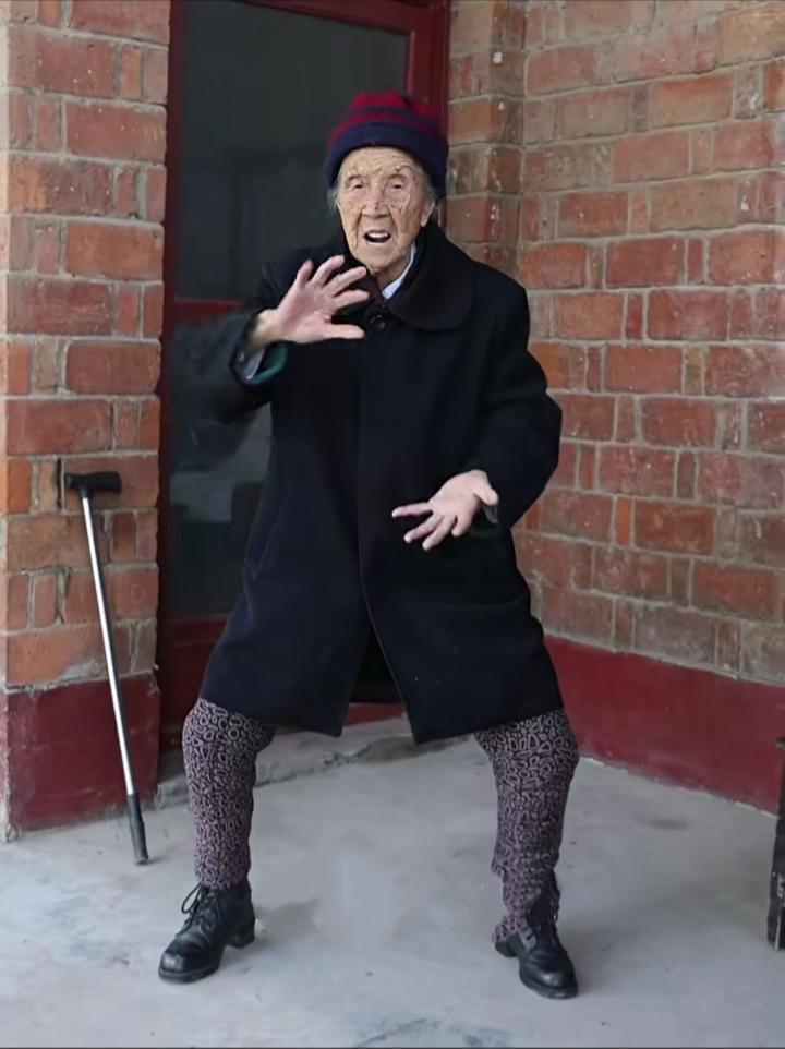 这是我所见过的状态最好的百岁老人！湖南省华容县有一个晏姓老太太，今年