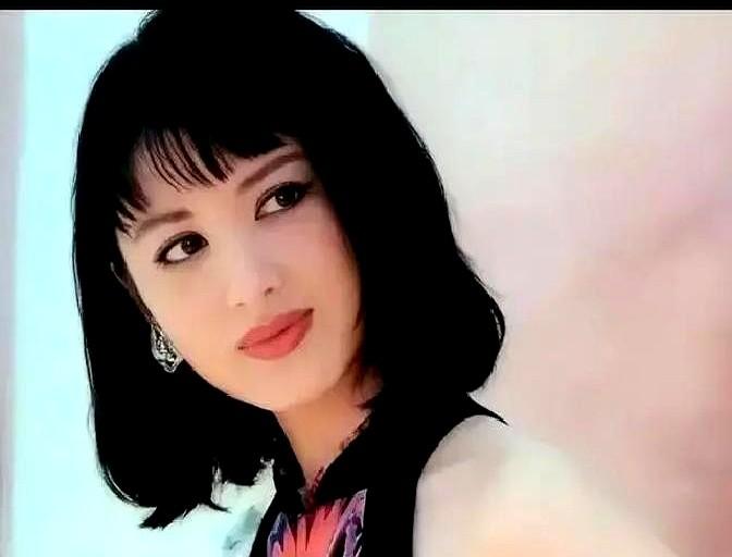 77岁的宫雪花又来了！她自曝的冻龄秘籍，竟然是28年不近男色。她说，不碰男人