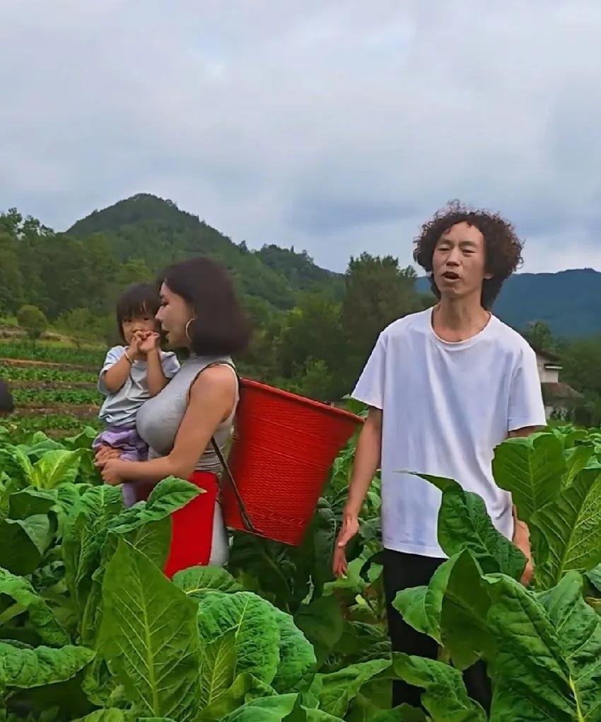 庞麦郎从孤独走向喧嚣，到底是社会出了问题，还是他自身有问题呢？就像有些网友评论