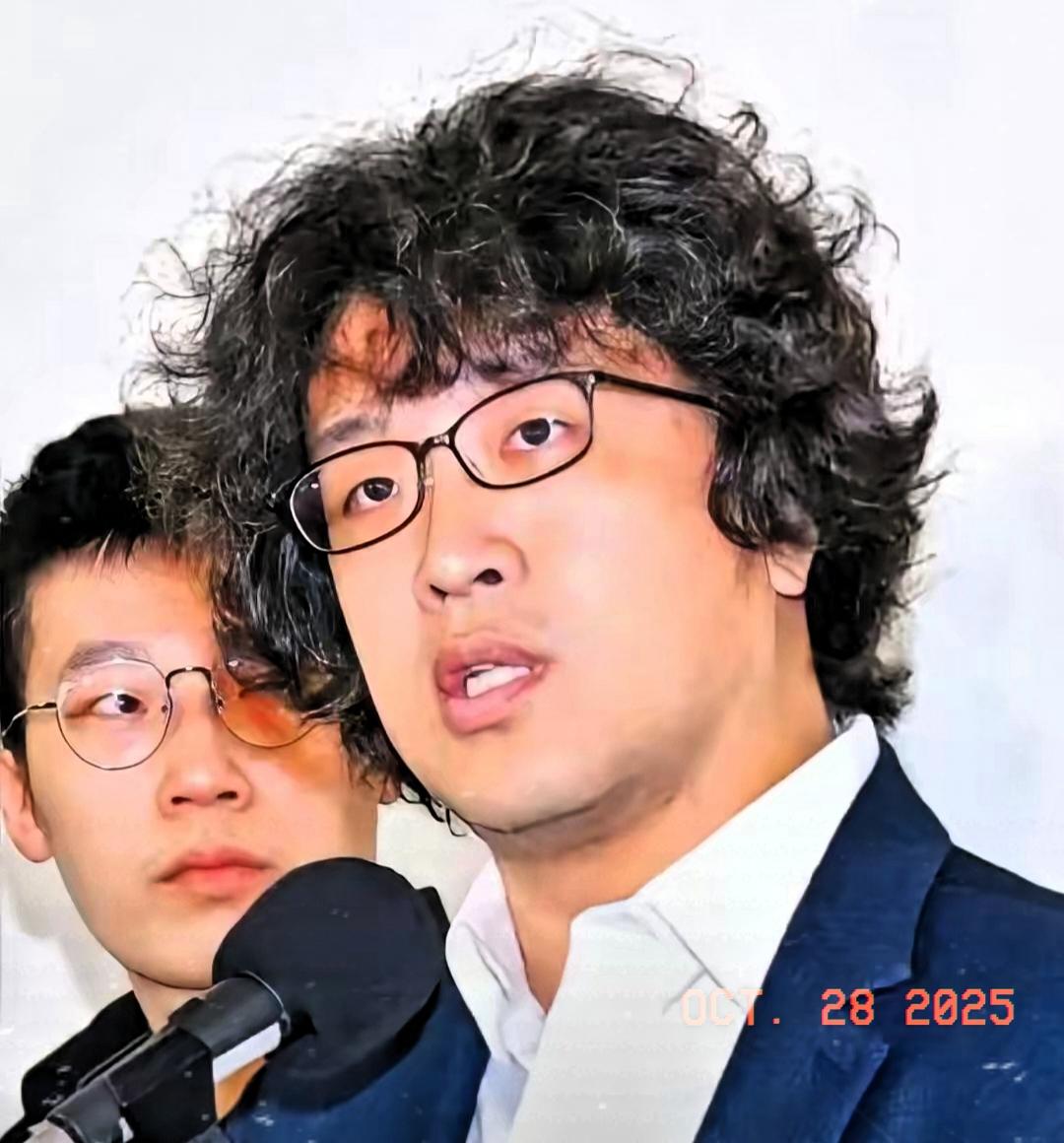 专挑重要的下手!顽固“台独”分子沈伯洋得知被大陆立案调查后,公然叫嚣“没在怕