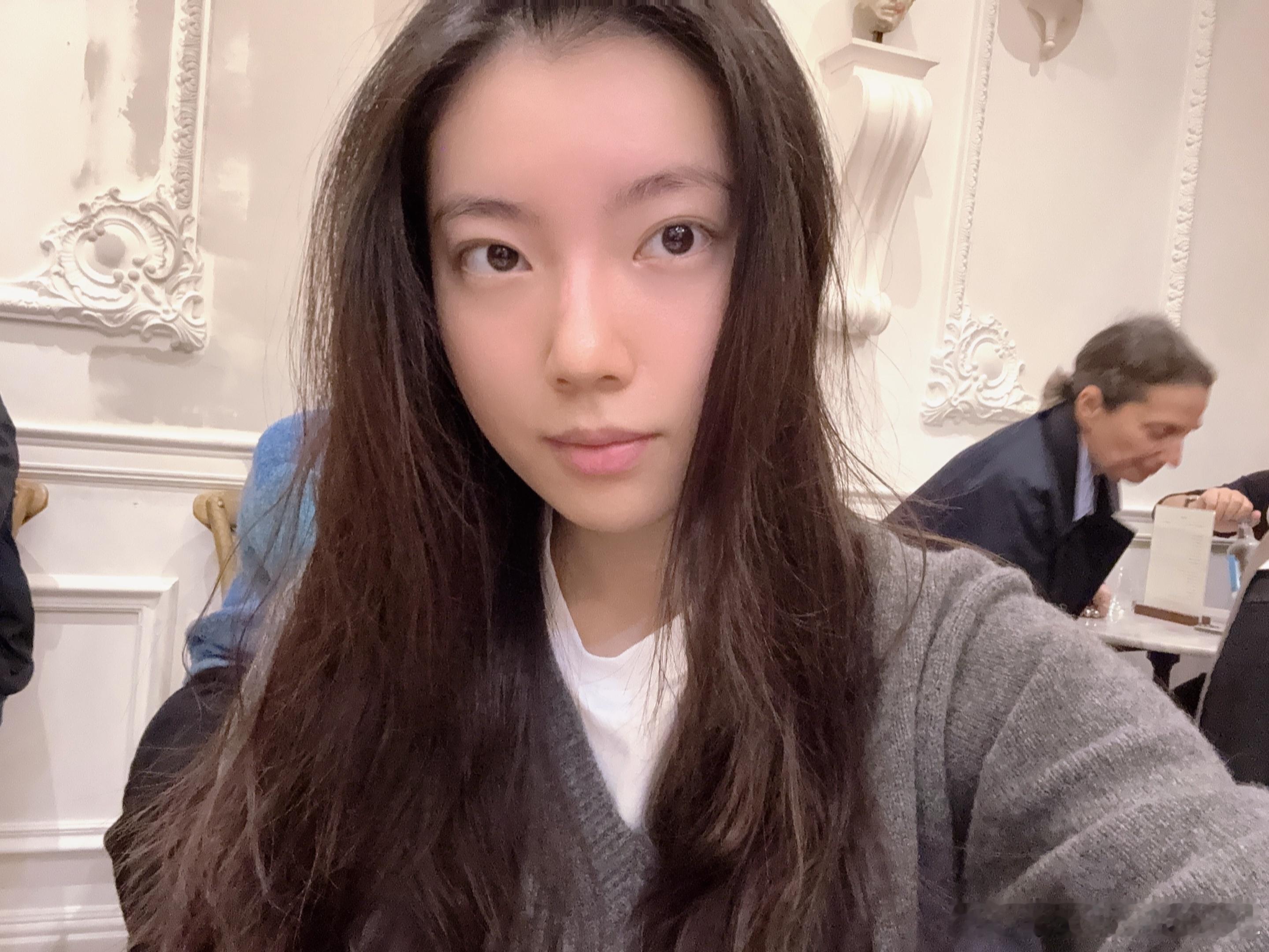 穿成这样去吃米三的应该没有别人了吧