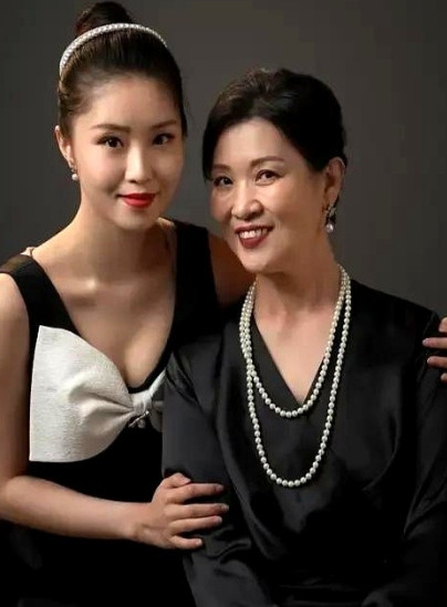 28年错换人生案真是越看越精彩。小熊居然找许妈，说只要许妈原谅她撤诉三拒绝，