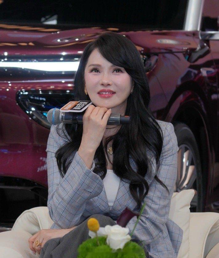 脸上明明没有皱纹，但是就是感觉像大妈