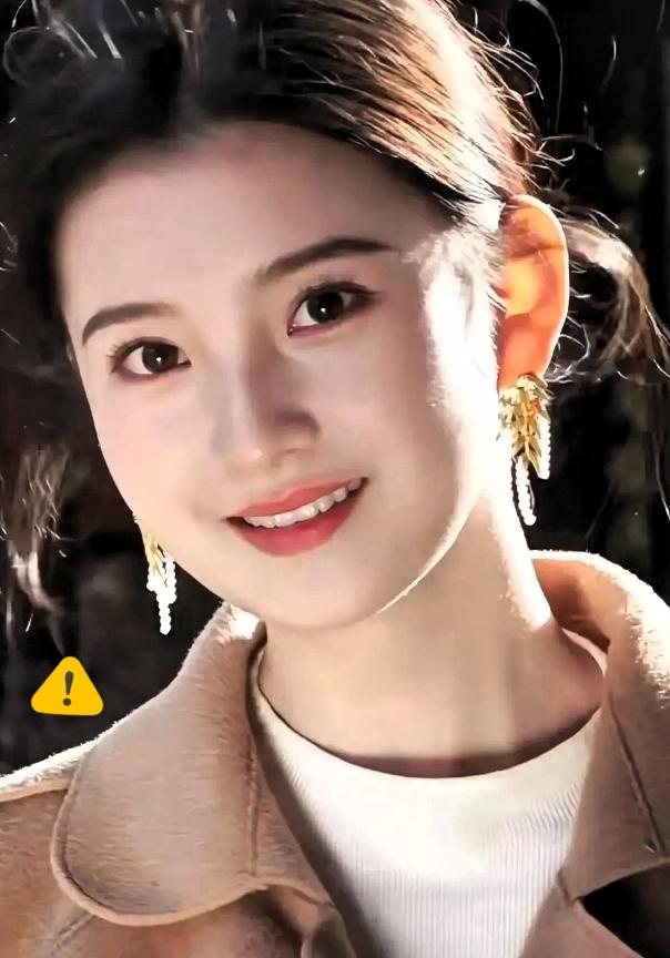 100个木”考的不是字，是命。一位长相清秀的女大学生去上海面试。面试官问她