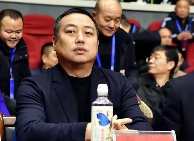 老瓦杯深陷风波：终于明白刘国梁为何退出！说起老瓦杯，得从2021年说起。那时候