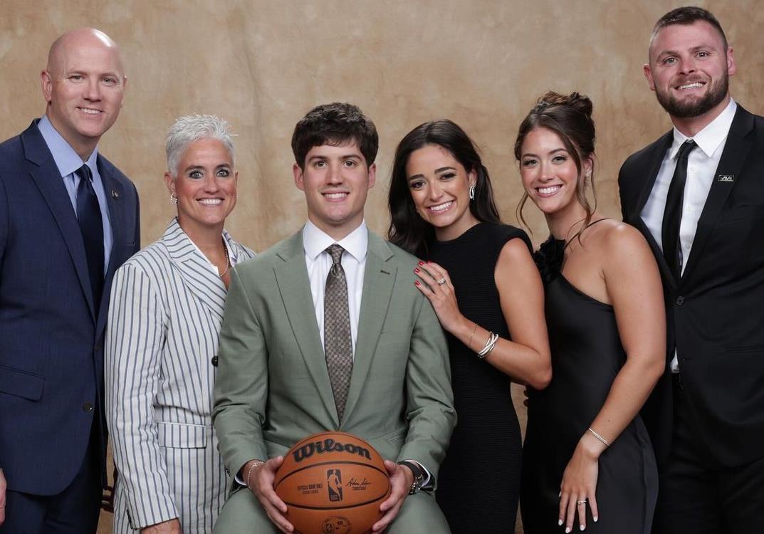 前一场比赛火箭队不敌尼克斯队，乌度卡直接表示，在第4节火箭队之所以会崩盘，原因就