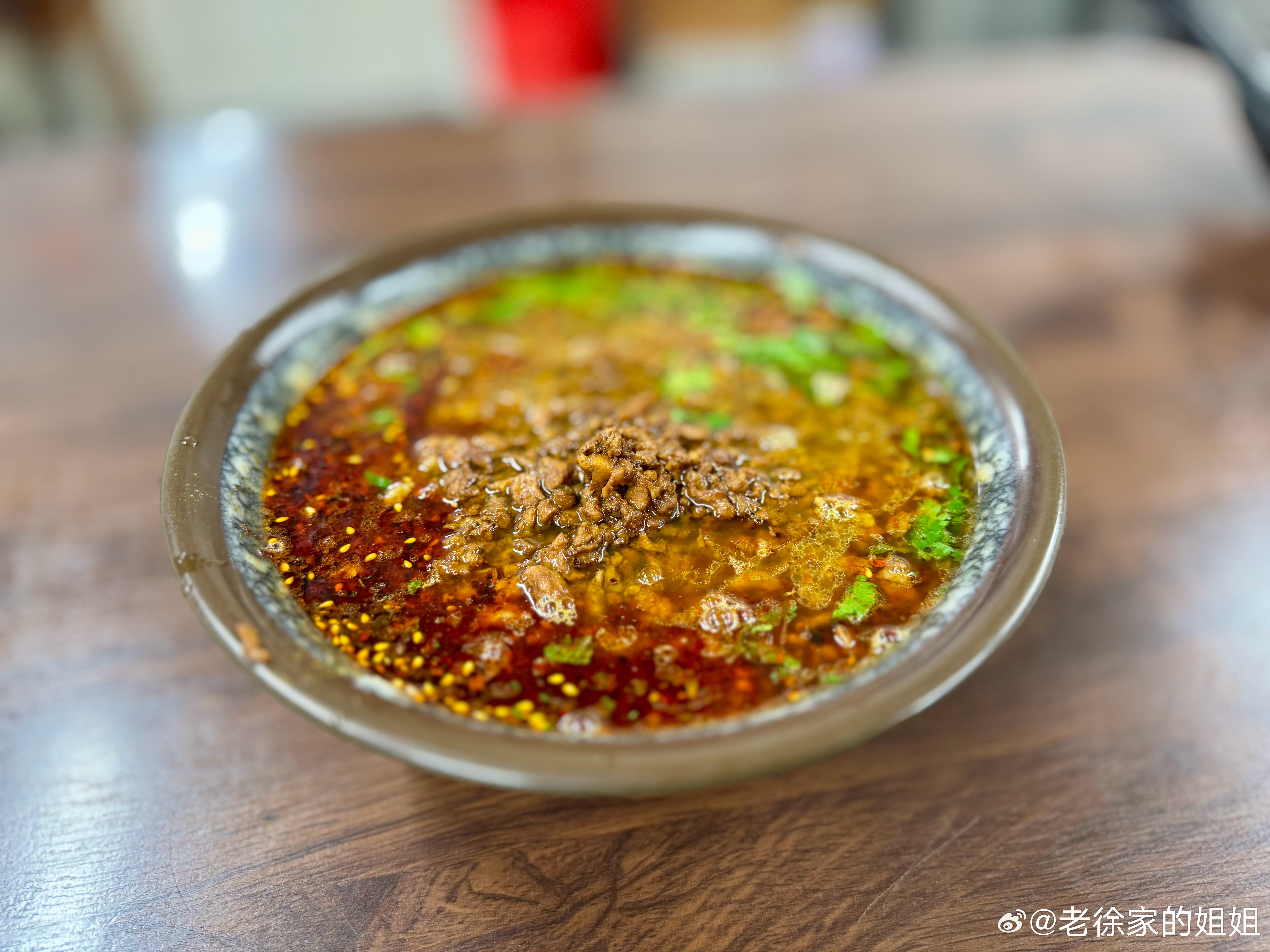 吃起～加肉酱再加个酱蛋～菜码多多～徐州·老六中米线(原六中米线)