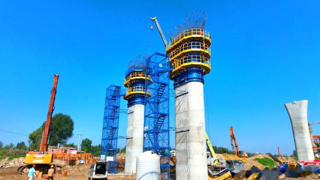~大桥攻坚正当时~近日，项目控制性工程——洛阳黄河公铁大桥公路北引桥T构0号块顺