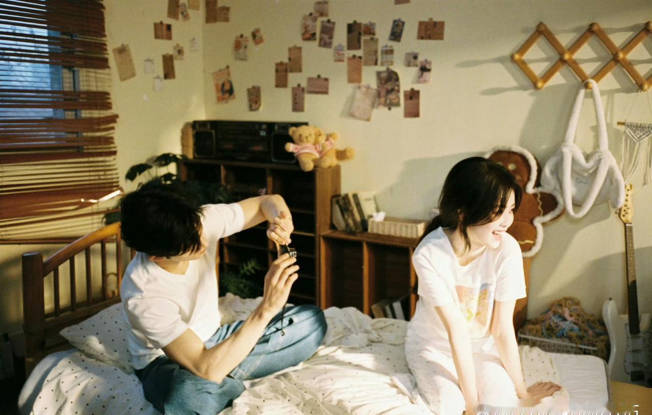 王星越白鹿又开始发疯了！合照亲密到网友怒吼：这TM是出租屋文学照进现实，剧组疯