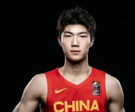 偰李永炜结束集训归沪，潜心备战新赛季上海久事男篮的偰李永炜已经正式结束本期