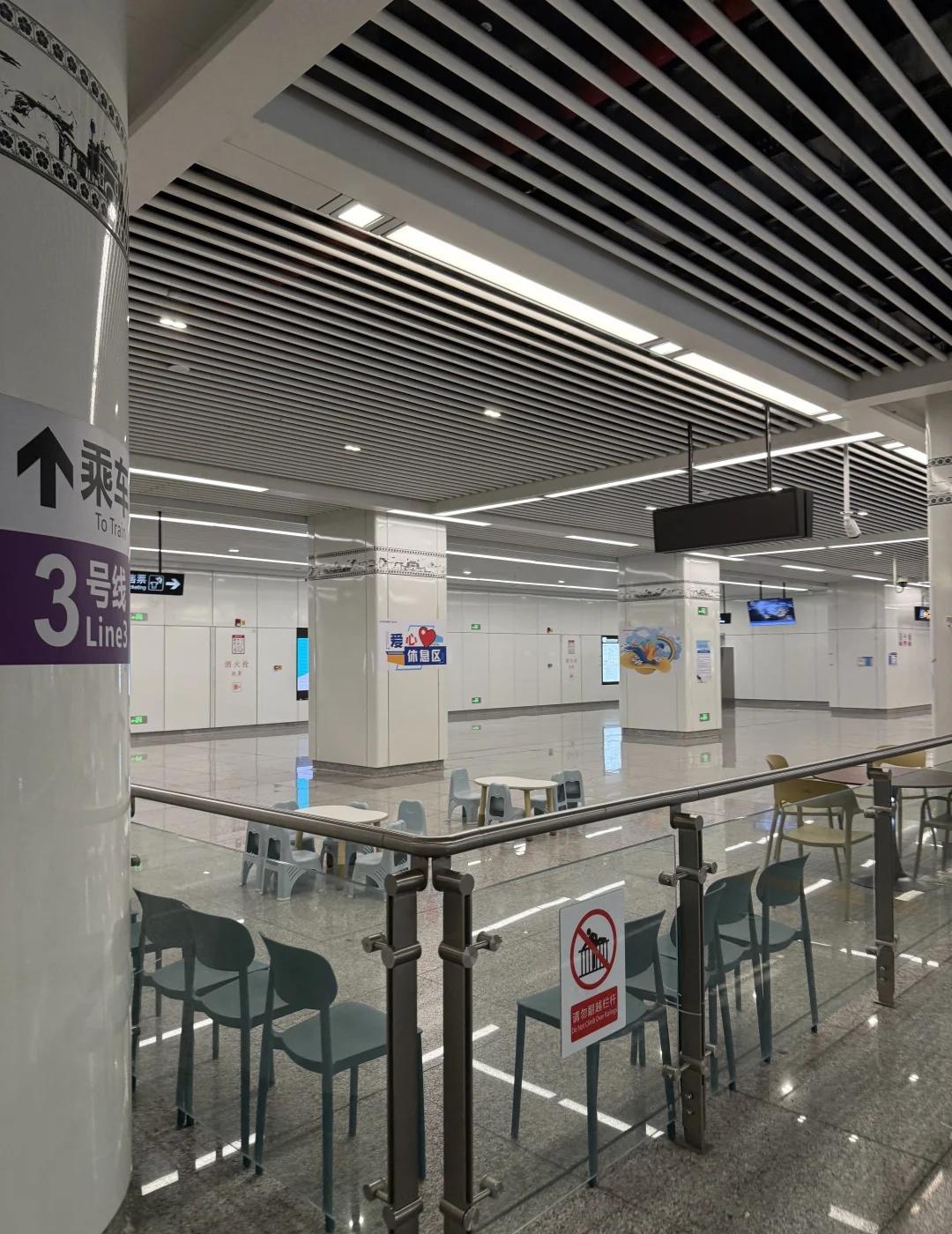 南宁！你真的太好了吧👍地铁站还有爱心休息区，方便市民纳凉🪭大家不用进站就可