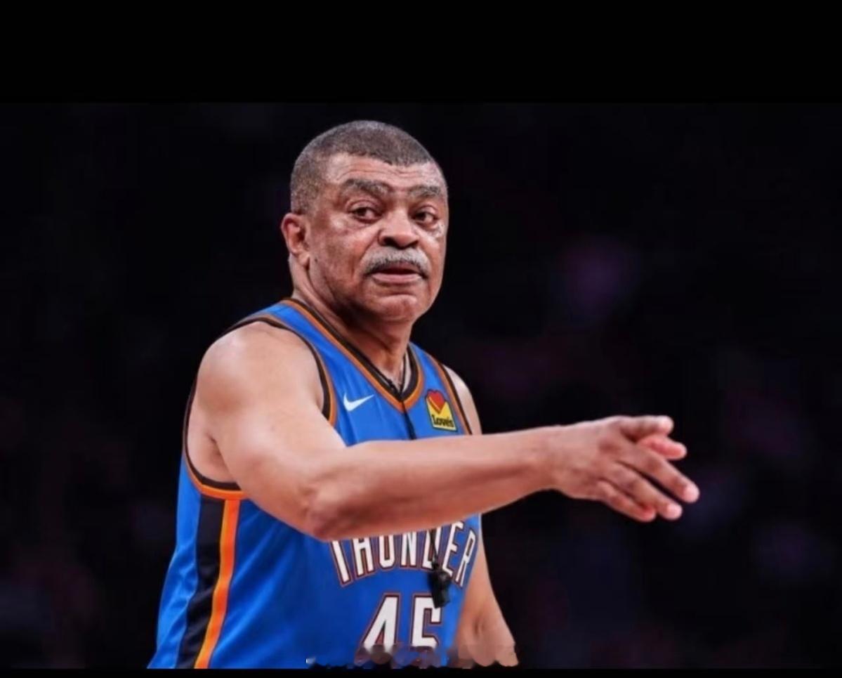 这轮NBA西决系列赛，真的被联盟的操作整懵了。原本期待的是针尖对麦芒的巅峰对决，