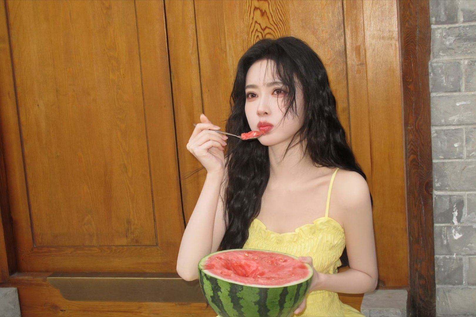 孟子义孟子义来北京遛了个弯儿孟姐这个造型怎么这么好看，浓浓的夏日气息，好清爽好