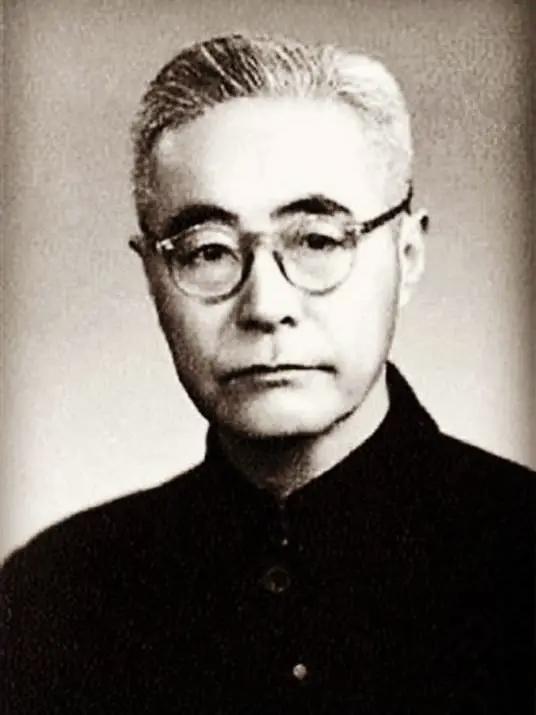 顾颉刚自传里与上司尹达的矛盾二顾回忆：民进开会，予在小组上说：“我本