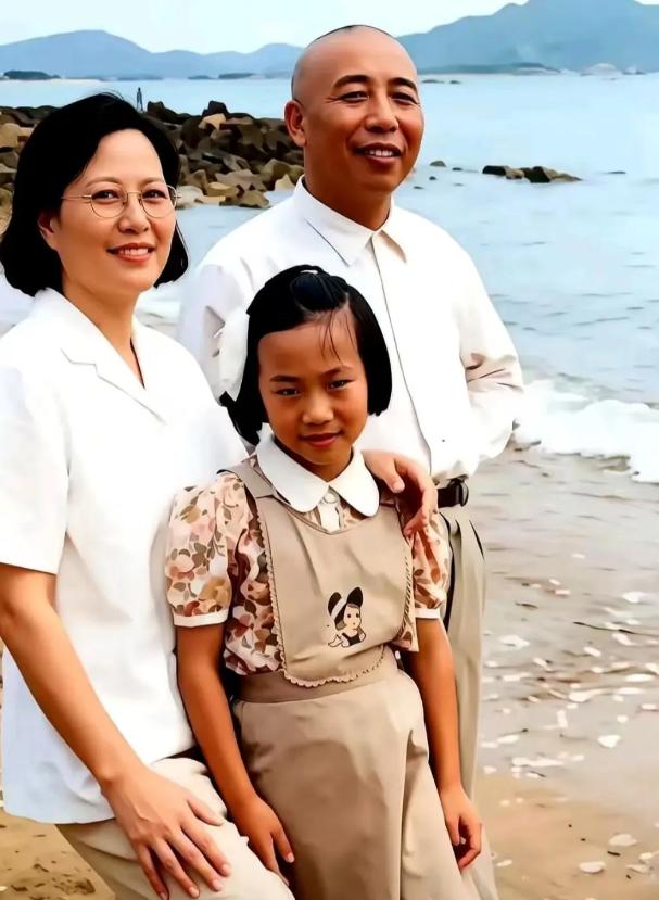 1972年，65岁的开国上将宋时轮娶了32岁的郑晓存，而郑晓存不是别人，正是他亡