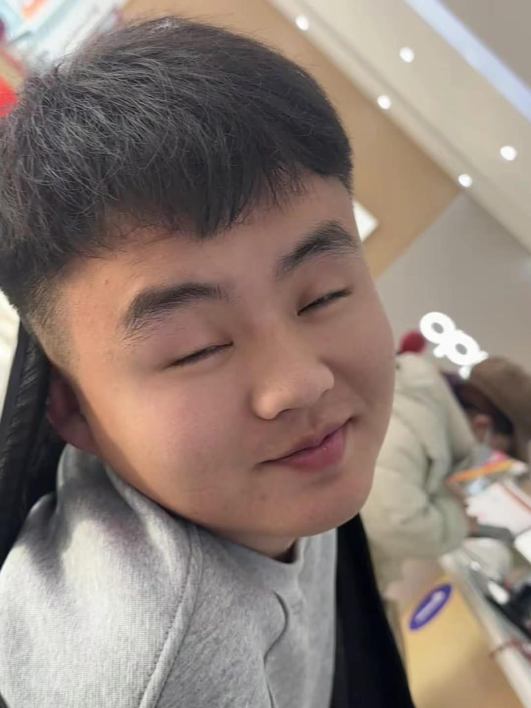 这谁家小妮长的真秀气🙊