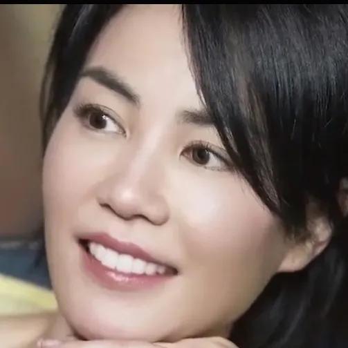你羡慕王菲自在的感情和人生吗？若问是否羡慕王菲的自在，答案大概率是“羡慕”