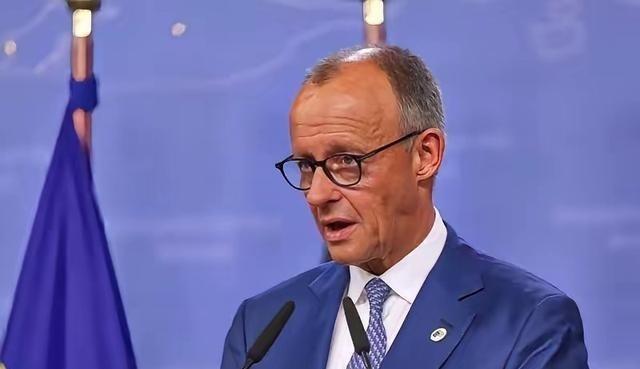 默茨外交日程排得满满当当，但7月初民调显示，仅13%的德国民众对其工作满意，创下